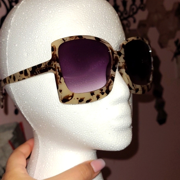 Leopard Sunglasses 😎 ✨️ - Picture 7 of 7